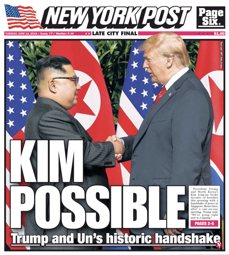 美国《纽约邮报》：”金可能”（Kim Possible） 《纽约邮报》选择特金会中历史性的握手照片为报章的封面。这里的头条标题“金可能”也十分特别。
