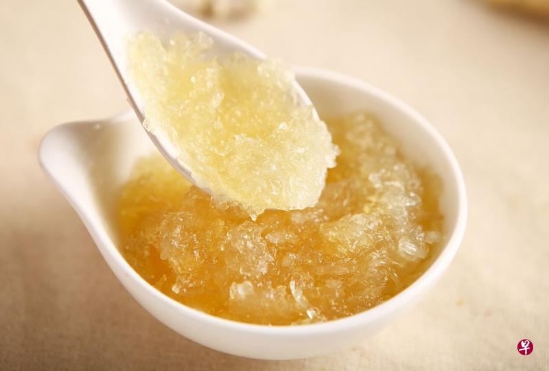 传统上，燕窝被视为珍贵的食品，具有养阴润燥、养颜美容、补中益气、补肺及治疗虚劳咳嗽等功效。（档案照）