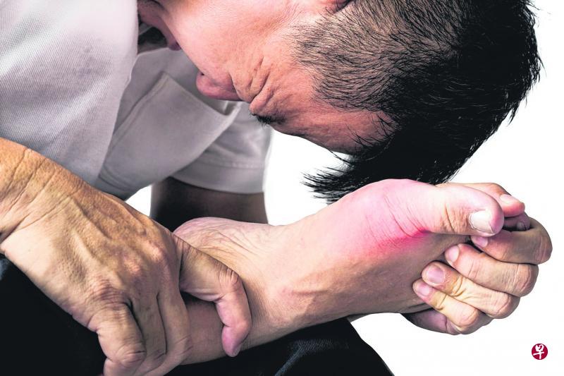 痛风一般会影响大脚趾，但膝盖、脚踝、手腕和手掌等关节部位也有可能受影响。（iStock图片）