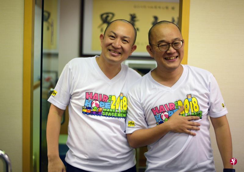 辉立期货总裁张赐政（左）和辉立证券董事经理林文强，积极参与“散发希望”（Hair for Hope）活动。（辉立期货提供）