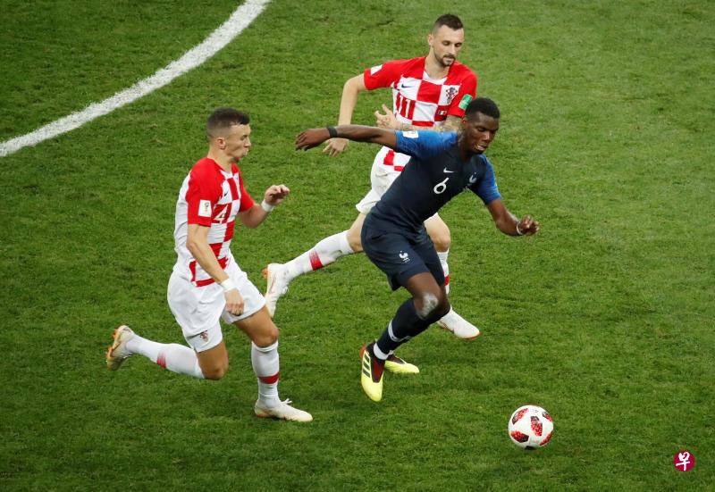 世界杯决赛进入下半场，法国的波格巴（Pogba）在第59分钟在禁区边缘起脚射门，助法国扩大比分，法国3比1领先克罗地亚，奠定胜利基础。（路透社）