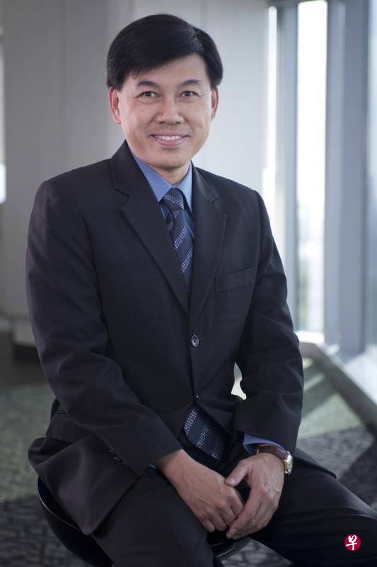 陈淮沁教授选择通过书写教导公众认识心脏及其相关疾病。有读者拿他的书作为科普参考。（受访者提供）