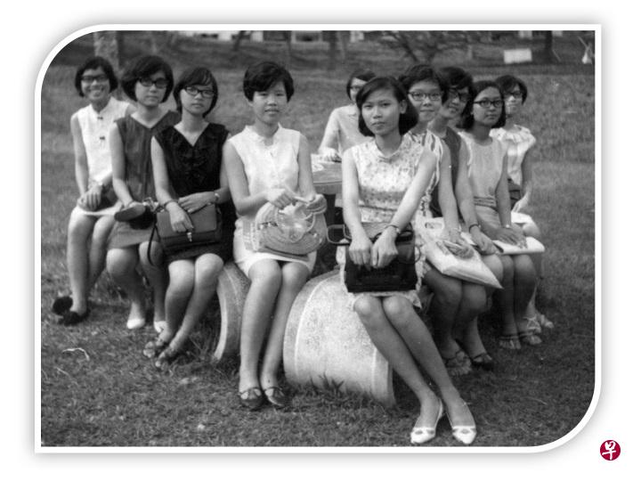 华义中学历届校友的郊游聚会照片。（受访者提供）