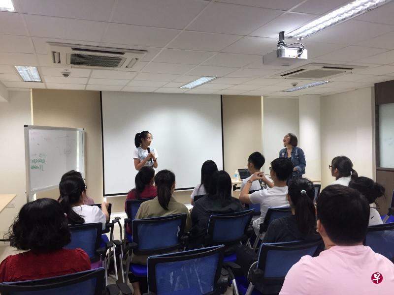 新空下大决赛参赛者参加舞台课，学习台风及增强自信。（主办方提供）