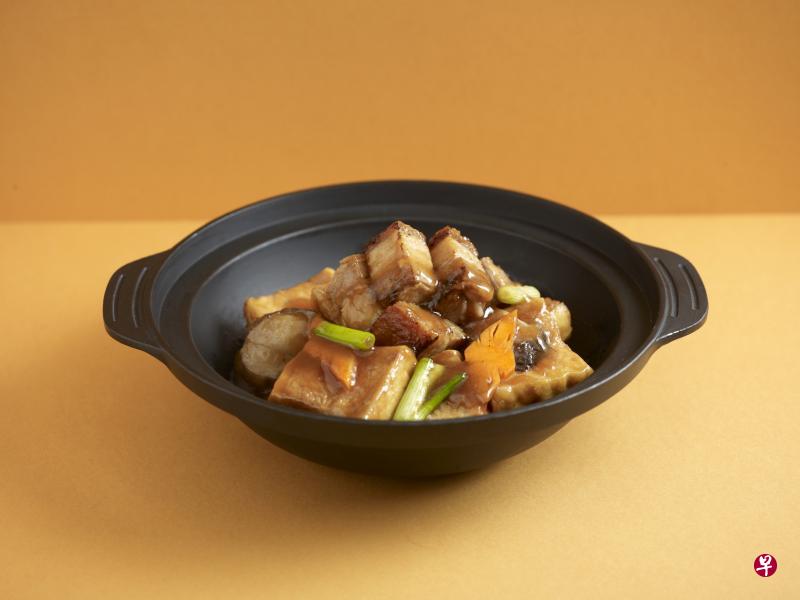虾酱火腩豆腐煲，非常入味。