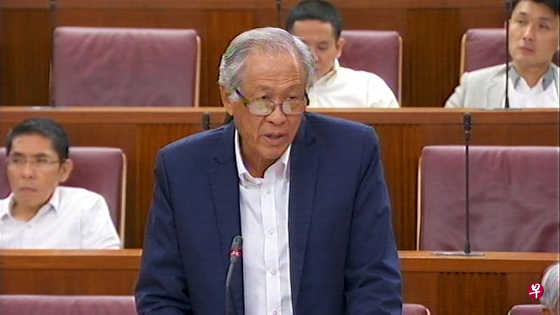 国防部长黄永宏医生昨天对国会发表部长声明，交代委员会的初步调查报告。（gov.sg视频截图）