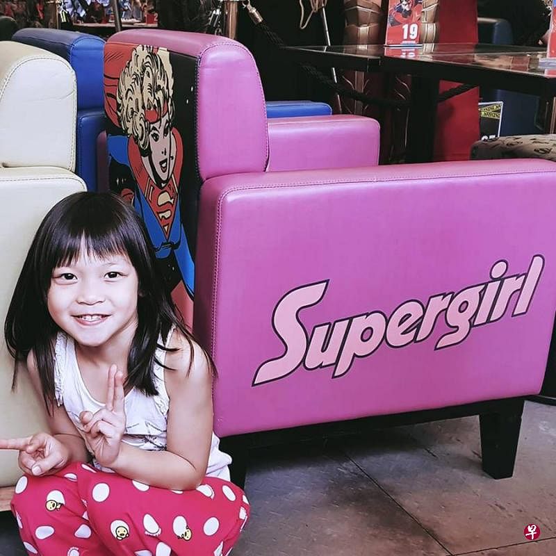 母亲在面簿上写道：“紫菡公主是SuperGirl! 她会加油的，我们全家人也会加油的!”（取自面簿）