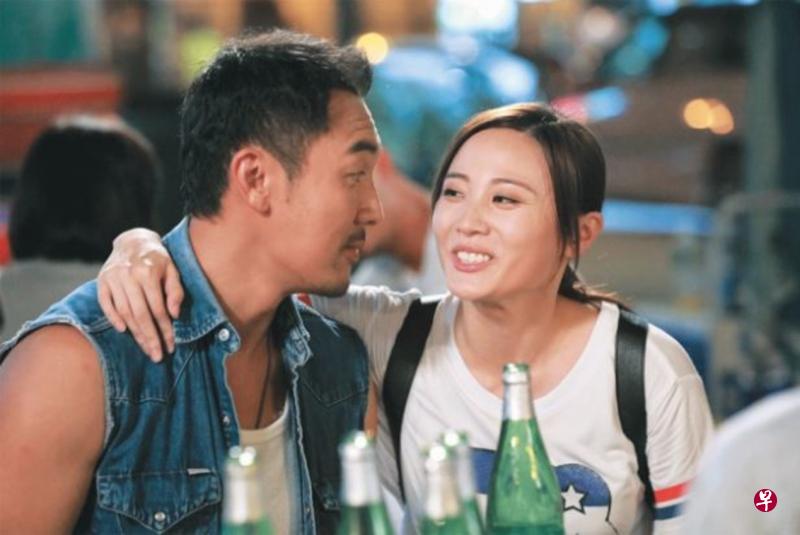 谭俊彦（左）与朱晨丽剧中演出特技队的师兄妹。