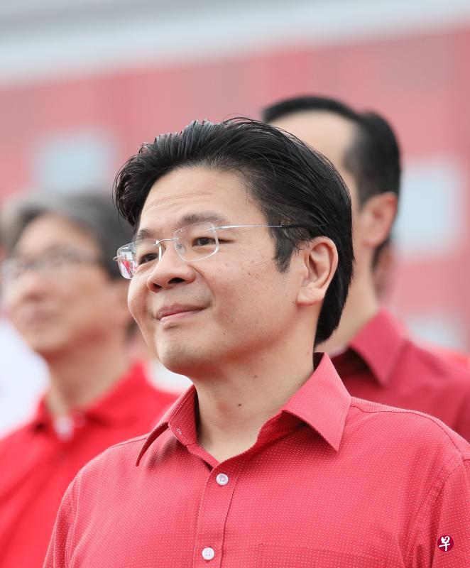 国庆日让我想起了“家”。我祖父50多年前住在甘榜安柏，他以前常说，当时没电也没自来水，孩子每天得打水。我父母过后搬到马林百列的组屋，那是我长大的地方。当时的生活环境虽然摩登，但甘榜精神仍在。我永远记得那段和邻居在龙形游乐场玩耍、到组屋底层参加派对，以及到民众俱乐部参加活动和玩游戏的时光。新加坡的住屋故事是一个有关蜕变的传奇故事。它讲述先辈如何坚韧不拔地付出心血，为自己、家人和下一代打造更美好的生活，这个蜕变过程今天还在延续着。——国家发展部长黄循财