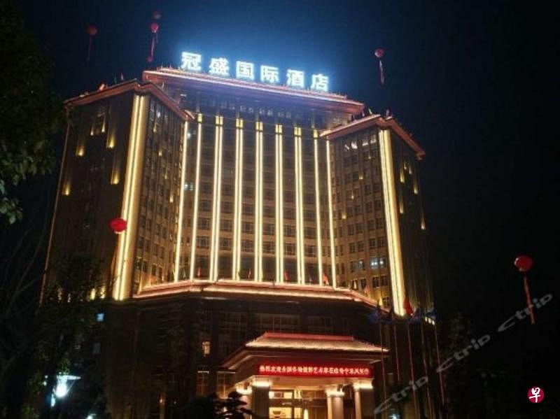 今年初开业、投资数十亿元人民币建设的广东揭阳空港经济区的冠盛广场。（受访者提供）