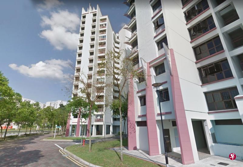 被oBike追讨2万多元的前女职员住在盛港一带的组屋。（档案照）