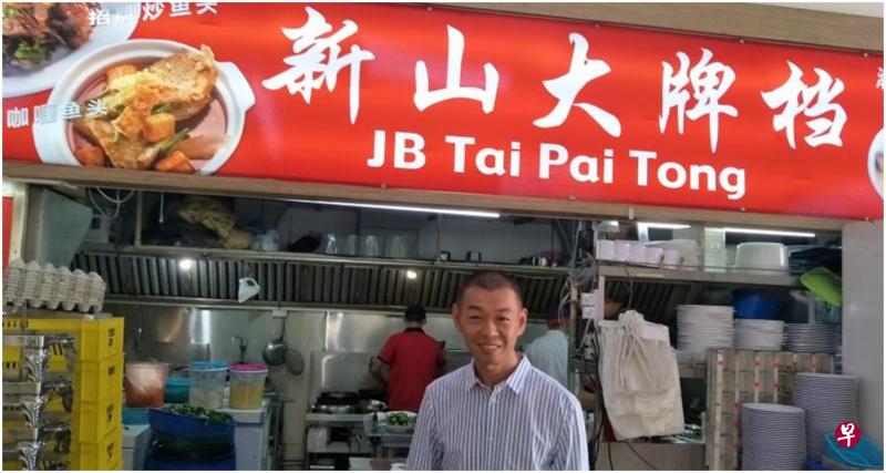 “新山大排档”股东李来宽说，他打算引进更多马来西亚风味的美食，让本地食客品尝。（林道生摄）