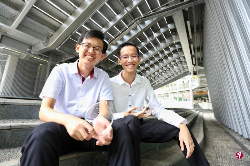 卓敬杰（左）与陈勇全皆在今年的自助团体联合颁奖礼上荣获整体表现优异奖。（徐颖荃摄）