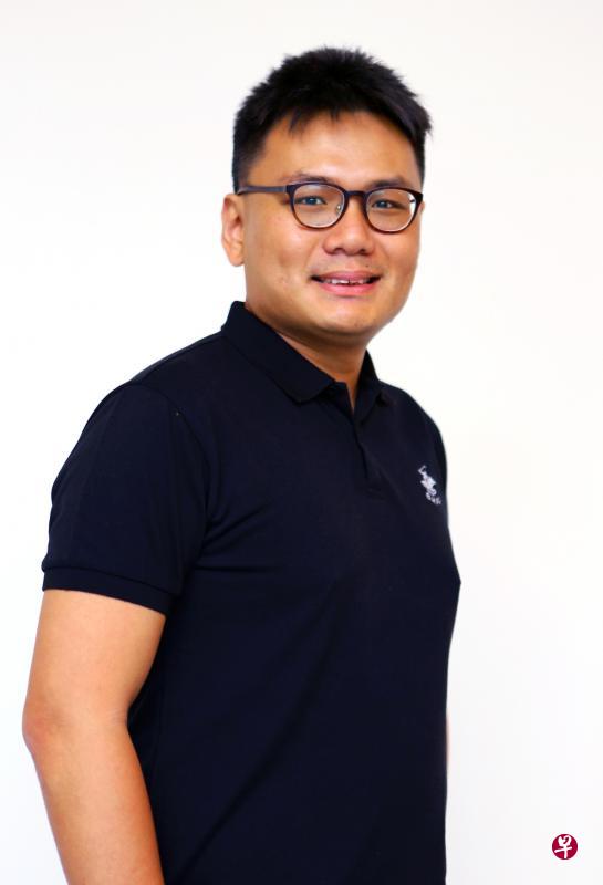 虽然自己工作时并非所有职务都能立刻上手，但慢慢学习及进步后，才发现改变正是我本身喜欢这个工作的原因，因为改变为我增添了工作上的火花与精彩。——邱振毅（萧紫薇摄）