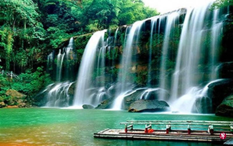 赤水的四洞沟是游客必到的大自然景区。