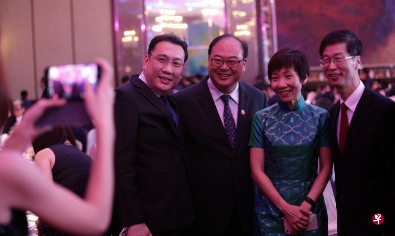 文化、社区及青年部长傅海燕（右二）与丰城董事经理张明加（左起）、南安会馆会长陈奕福及慈善总监洪合成博士合影留念。（陈渊庄摄）