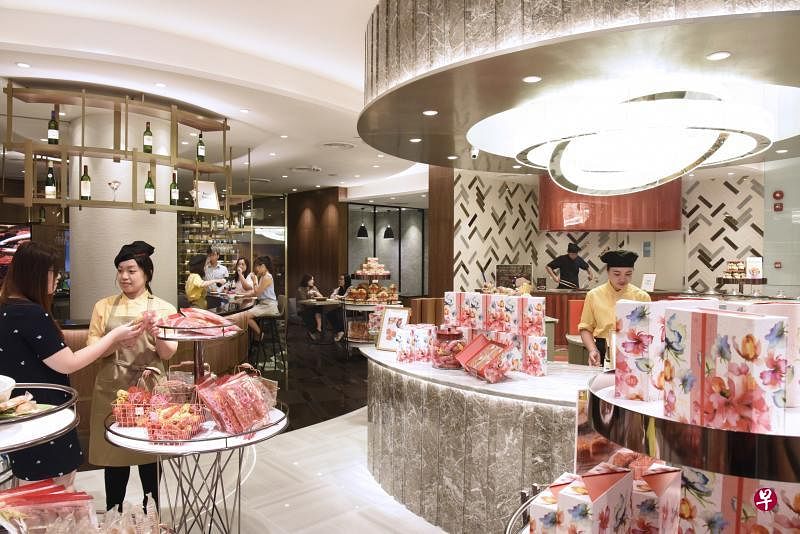 位于实龙岗路的美珍香旗舰店，最近翻新并开拓新的餐饮概念，新设计华丽美观。