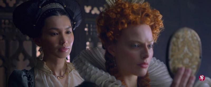  陈静(Gemma Chan，左)参演美英历史剧情片《玛丽一世》。 （图：网络）