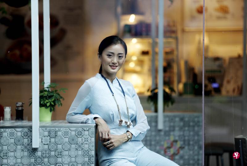 来自印尼的柯瑞娜，是本地独立设计的重要推手之一。（陈渊庄摄）