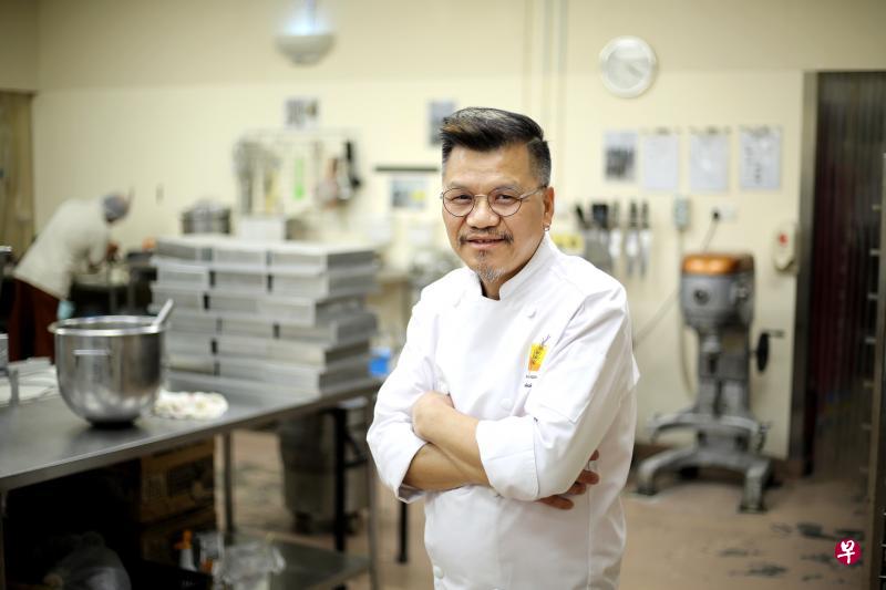 利永滔创立五谷丰，要创制属于新加坡的礼饼。