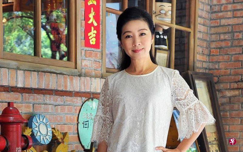 方文琳在《情分》饰演罗时丰的情人，两人因长辈反对，无法结婚。（新电信佳乐台提供）