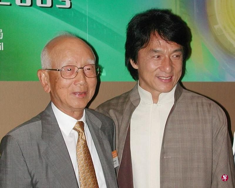 成龙和嘉禾老板邹文怀。（互联网）