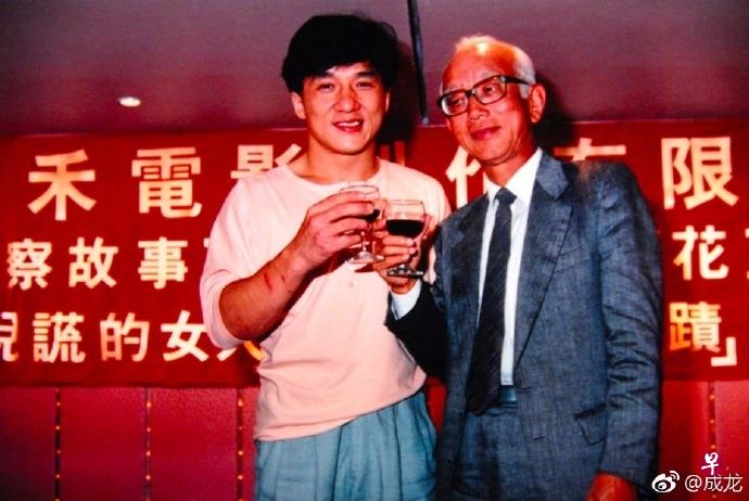成龙（左）是邹文怀一手捧红，但邹文怀并不居功。（互联网）
