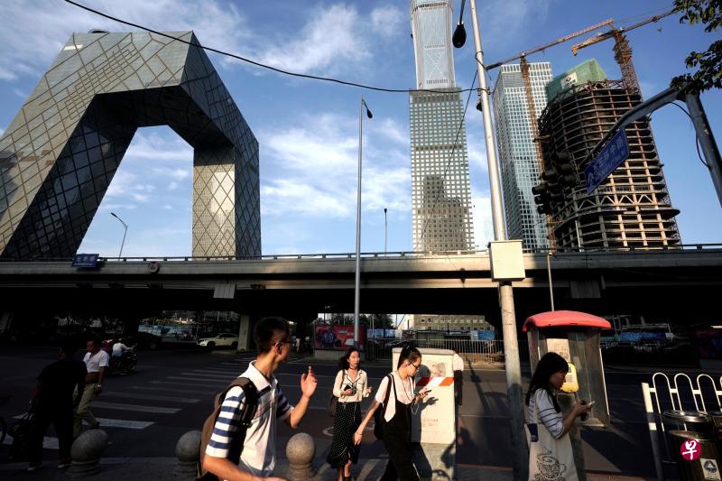 　北京中央商业区（CBD）里，建筑高耸入云，一派繁荣景象，体现了改革开放40年的建设成果。（路透社）