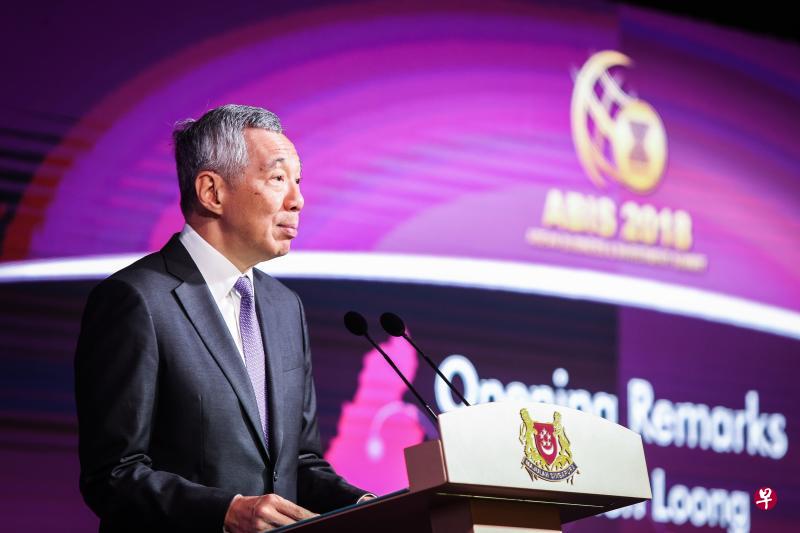 李显龙总理昨天在2018年亚细安商业与投资峰会开幕礼上致词。（梁伟康摄）
