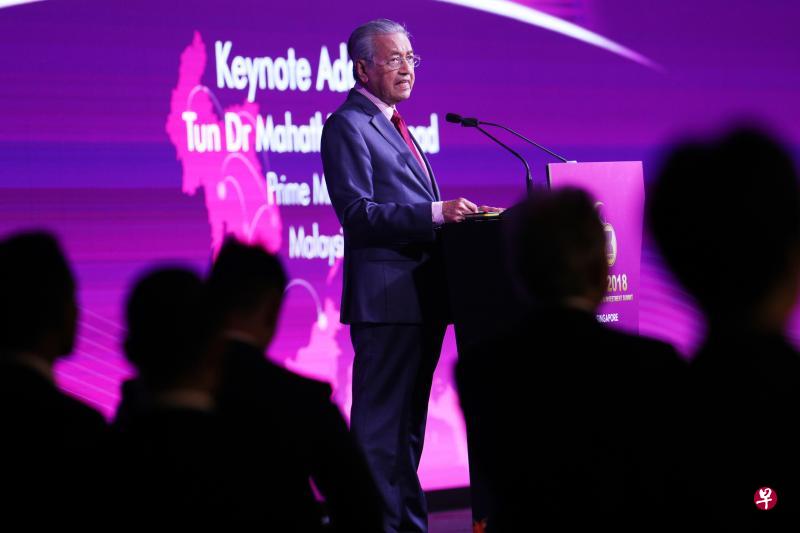 马哈迪昨天下午在滨海湾金沙会展中心的亚细安商业与投资峰会（ABIS）上发表主题演说。（林泽锐摄）