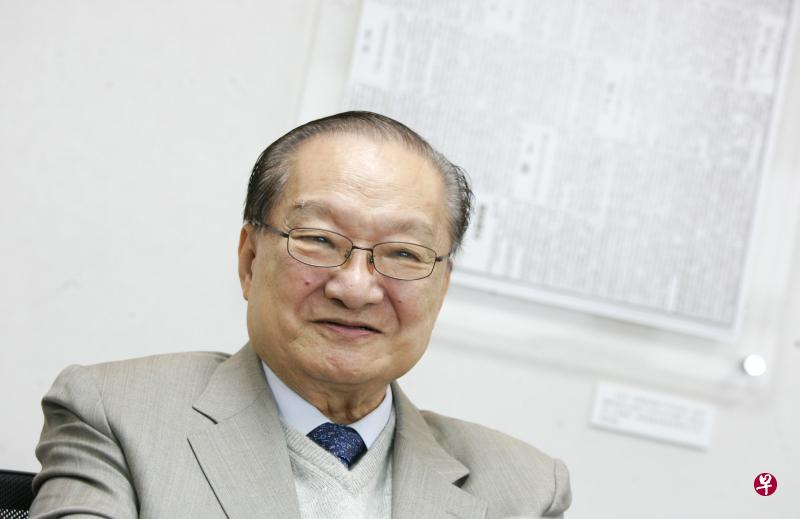 一代武侠小说家及报人查良镛10月30日于香港病逝。（MacLehose Press）