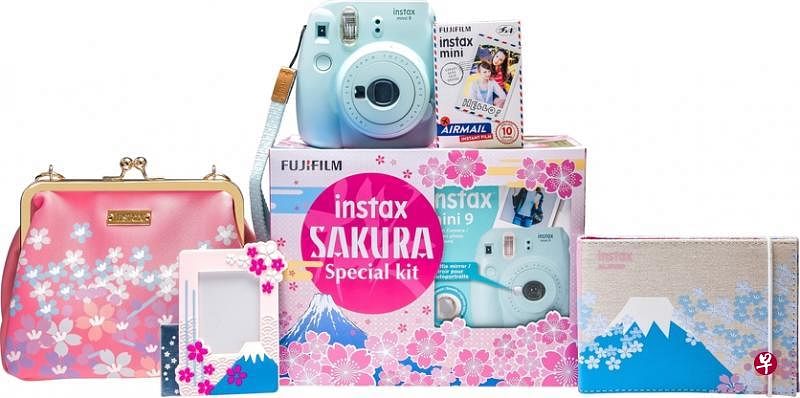 COURTS销售的Fujifilm Instax Mini Sakura即拍即有相机配套。（COURTS提供）