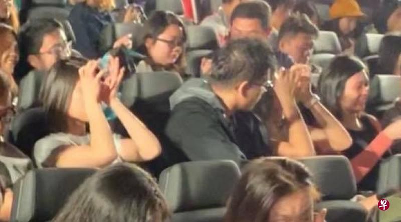 上周举行的多场《比悲伤更悲伤的故事》本地口碑试映场惹哭了许多观众。（图：mm2 entainment）