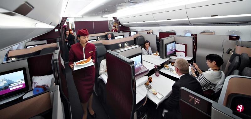 卡塔尔航空公司推出空中私人套房“Qsuite”的新机舱产品。当中，部分座位之间的隔板可放下，让四名乘客可相互对看聊天。（林泽锐摄）