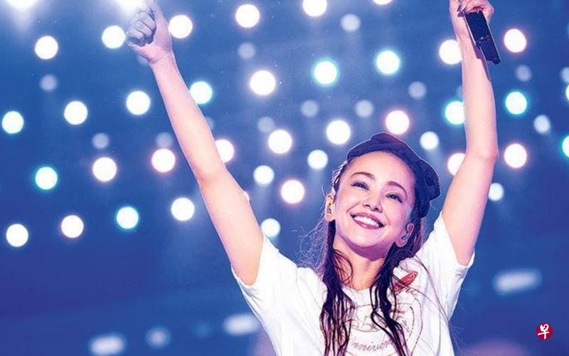 安室奈美惠告别乐坛，成为今年的新闻女王。（互联网）