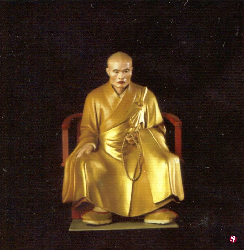 双林寺存开山住持贤慧禅师塑像。