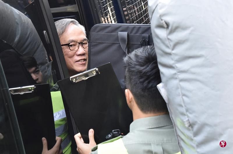 曾荫权昨早由囚车押送至终审法院。（香港中通社）