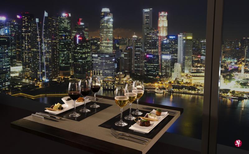 位于滨海湾金沙55楼的Club55是城中美食美景的好去处。