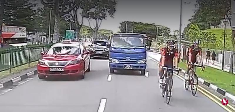 报章最近报道一起脚踏车骑士与罗厘司机争道事件，引起各界的关注。（视频截图）