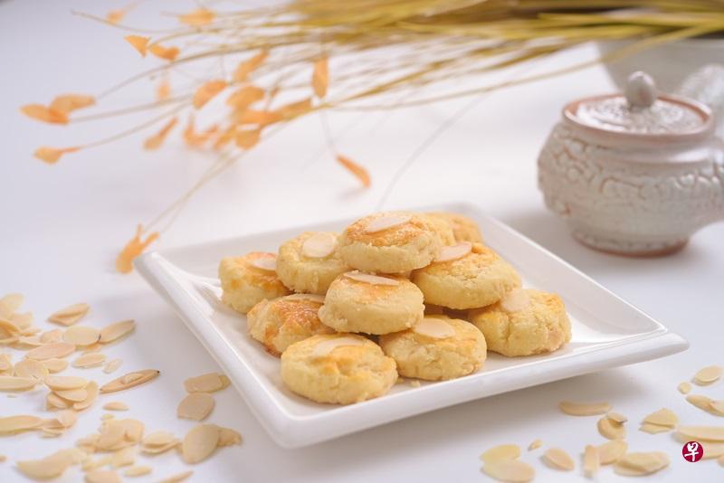 【新春糕饼食谱】片片杏仁小西饼。