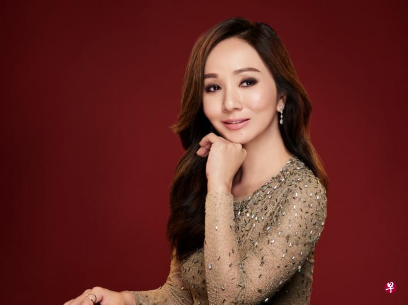Max Factor缪斯徐秀盈诠释回潮的烟熏妆容。（品牌提供图片）