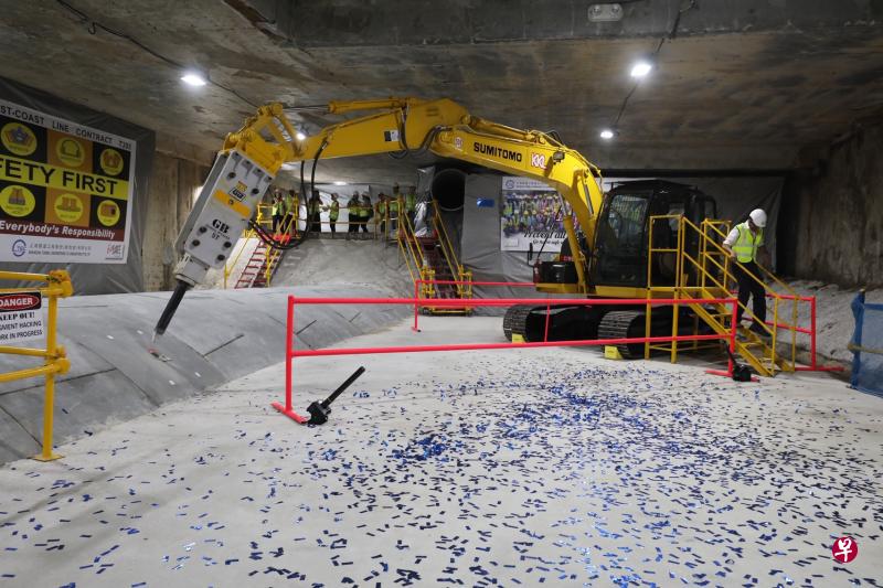 加东公园站隧道挖掘工程已完成，接下来要开始建造地铁站，挖掘工程昨天正式展开。（唐家鸿摄）