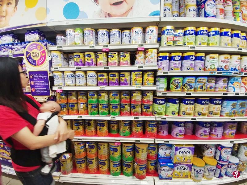 婴儿食品道德委员会推出新准则，禁止奶粉公司通过赞助医疗人员等手法，来引诱医院推销某个品牌的奶粉给母亲。（林国明摄）