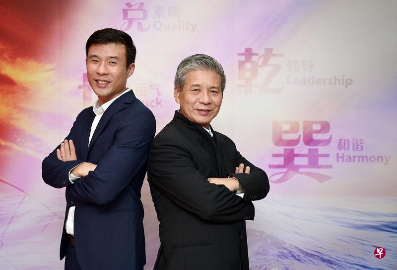 正道集团首席风水命理师陈军荣与儿子陈俊元。（档案照）