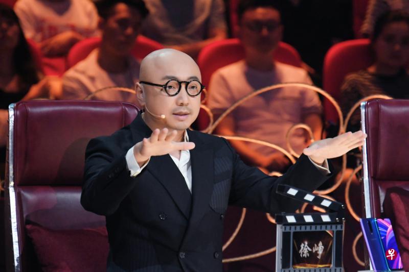 左起三名常驻演技导师：徐峥严谨，吴秀波理性，章子怡经验丰富。名导陈凯歌、“憨豆先生”受邀担任嘉宾评审。