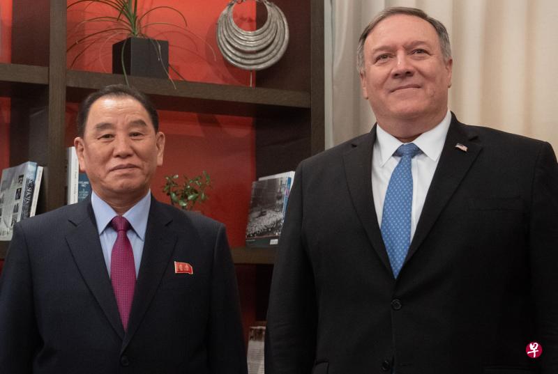 金英哲（左）上个月访美，先后与美国国务卿蓬佩奥（右）和总统特朗普会晤。（法新社）