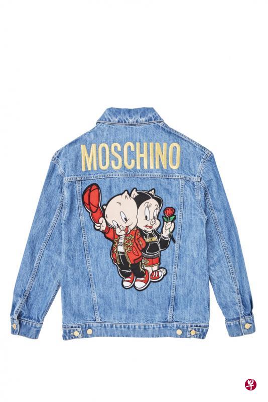 Moschino牛仔外套反面也有猪趣。（品牌提供）
