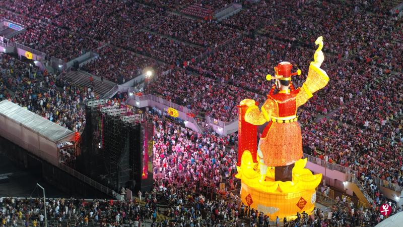 大年初五春到河畔现场人潮络绎不绝，到访人数达22万人。（春到河畔工委会提供）