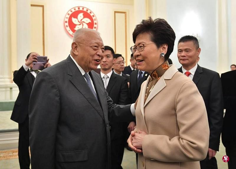 香港首任特首董建华（左）也受邀出席酒会（取自面簿）