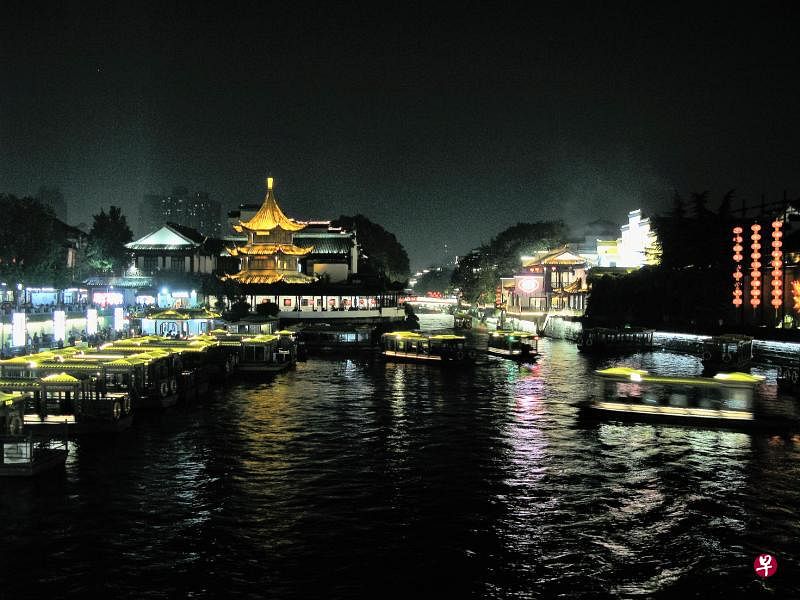 秦淮河夜景。